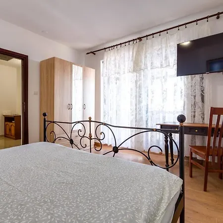 Sabina, Guest house *