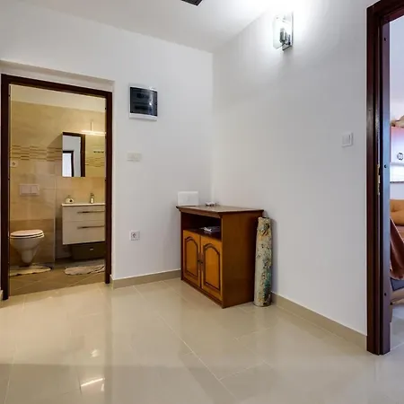 Sabina, Guest house