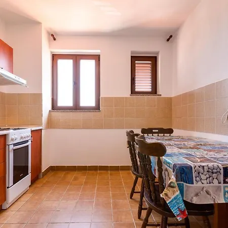 Sabina, Guest house