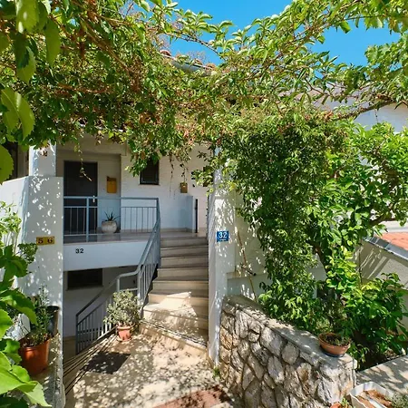 Sabina, Guest house *